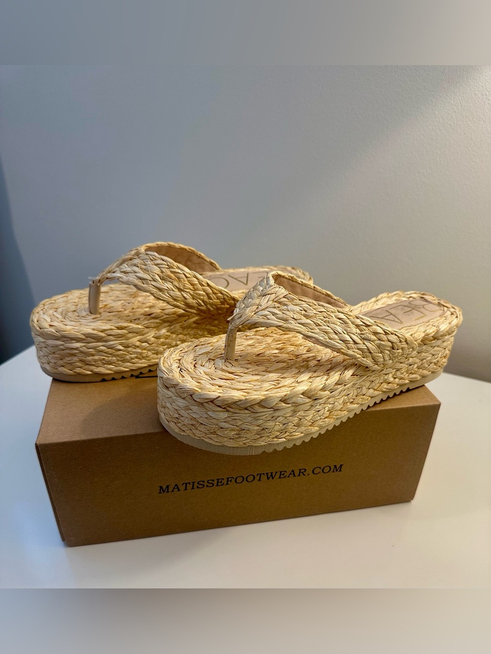 Beach by Matisse Sailor in Natural Platform Thong Sandals NIB Sz 6M